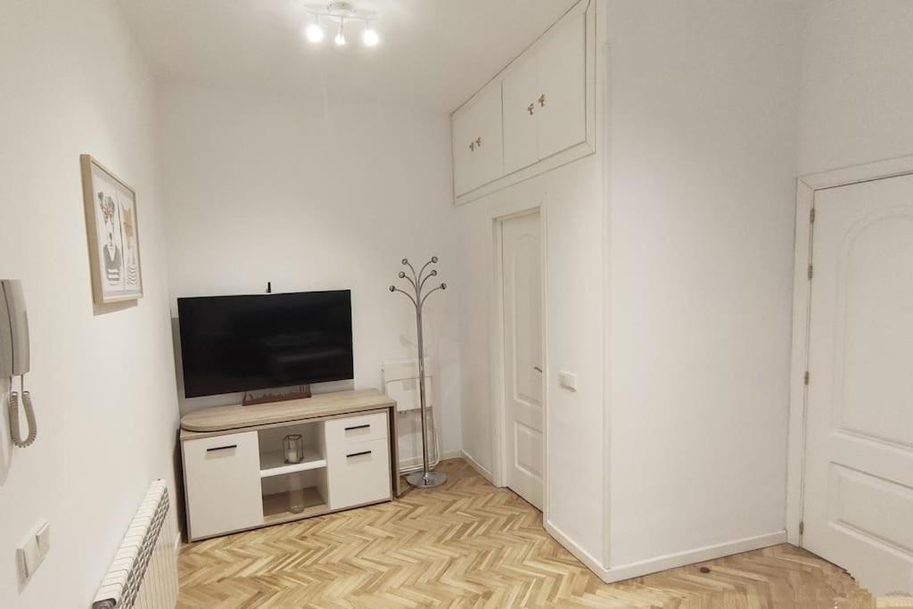 Lovely Apartment In Madrid Center Bagian luar foto