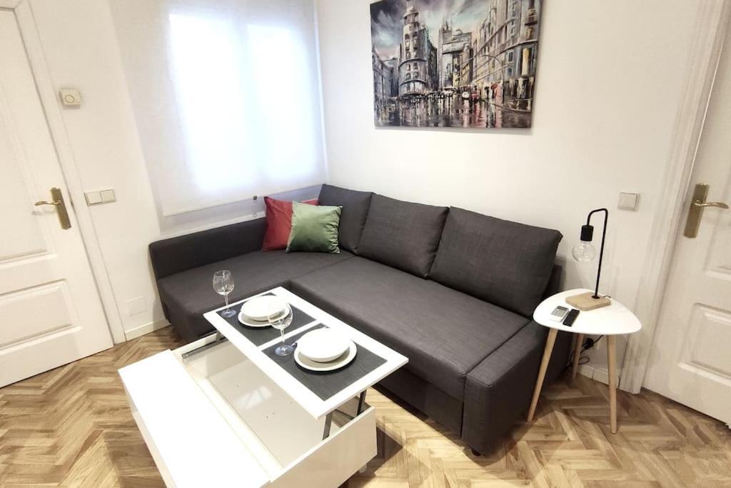 Lovely Apartment In Madrid Center Bagian luar foto